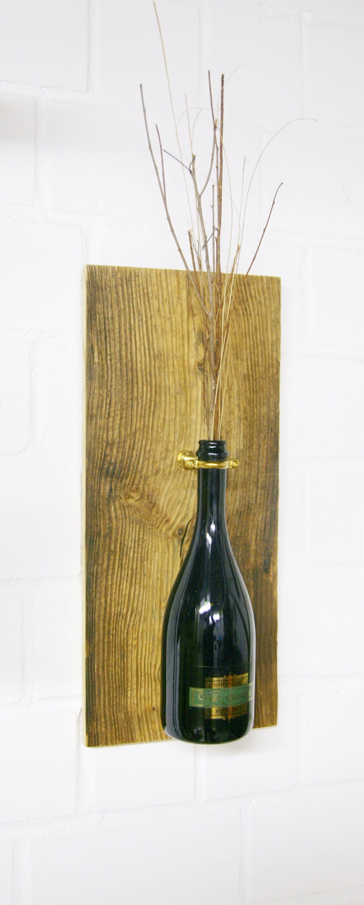 Flaschenvase auf Altholz